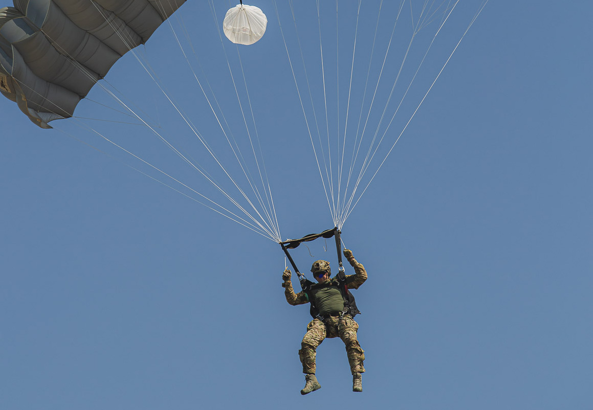 LĄDOWANIE SPECJALSÓW