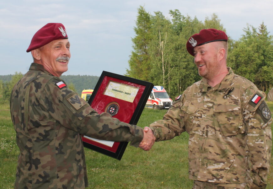 COMMANDO ZOBOWIĄZUJE