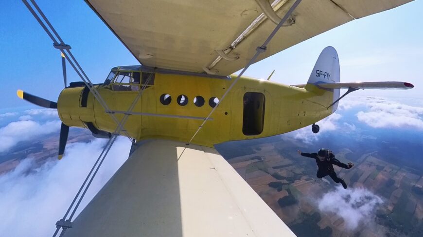 CZAR WSPOMNIEŃ W&nbsp;ZAKRESIE GRAWITACJI