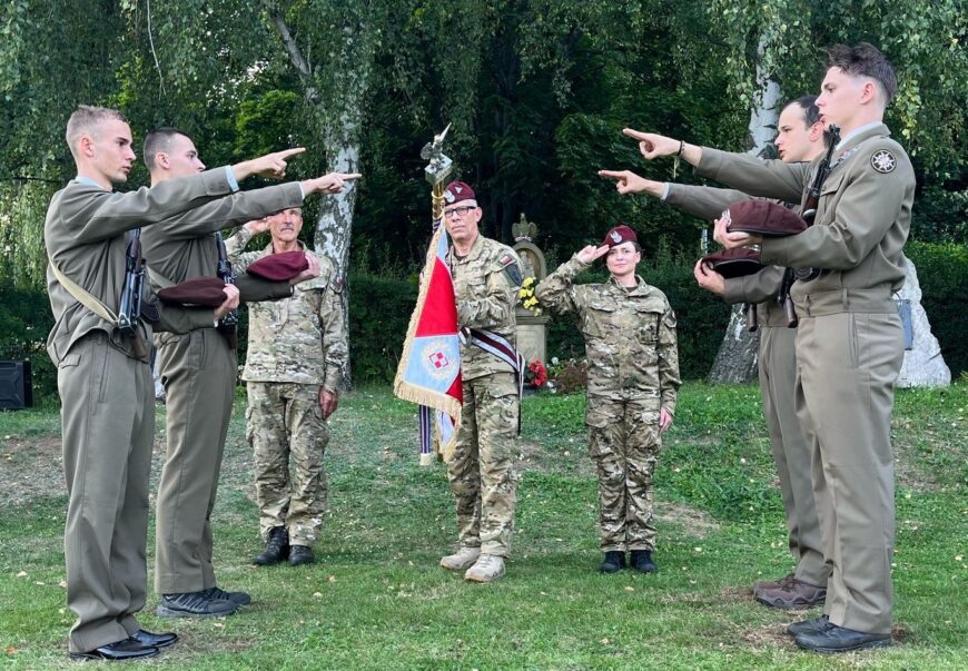 ŚLUBOWALI  WIERNOŚĆ NAJJAŚNIESZEJ